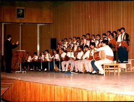 ODTÜ THBT Halk Müziği Topluluğu'nu yönetirken -1988