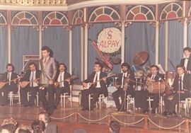 Ankara Başkent Gazinosu. Solist Selahattin Alpay (1985)